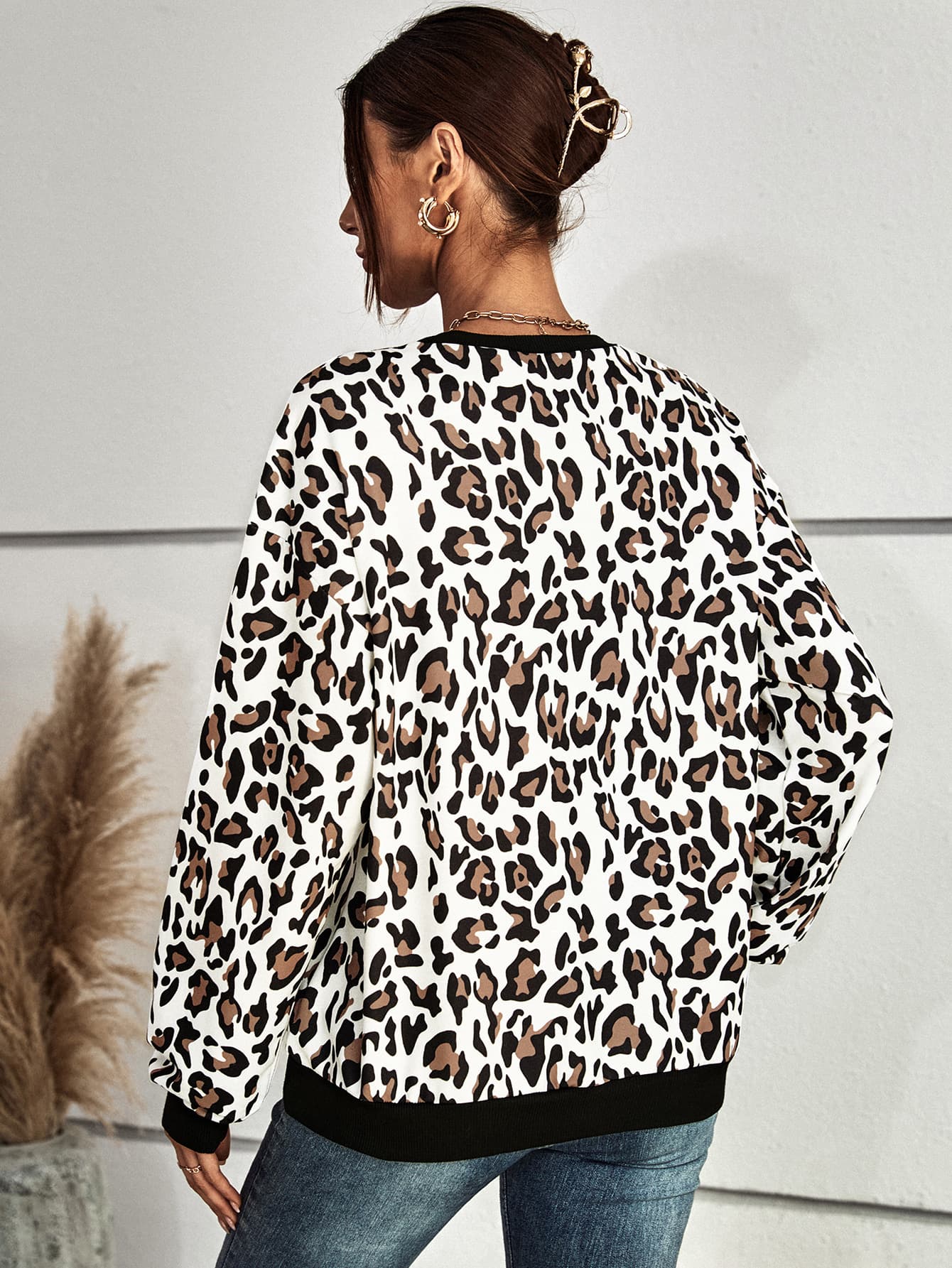 Leopard Round Neck Sweatshirt